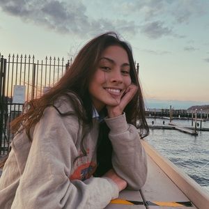 Meet your Posher, Lydia